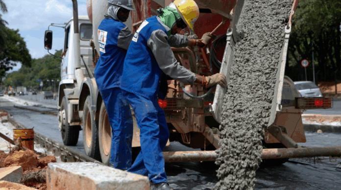 Vendas de cimento caem em agosto, mas somam 44 milhões de toneladas