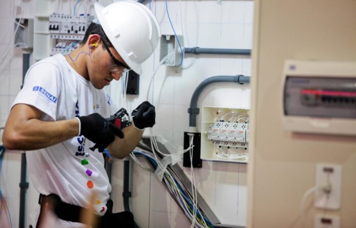 SENAI oferece mais de 84 mil vagas em cursos pagos e gratuitos em todo país