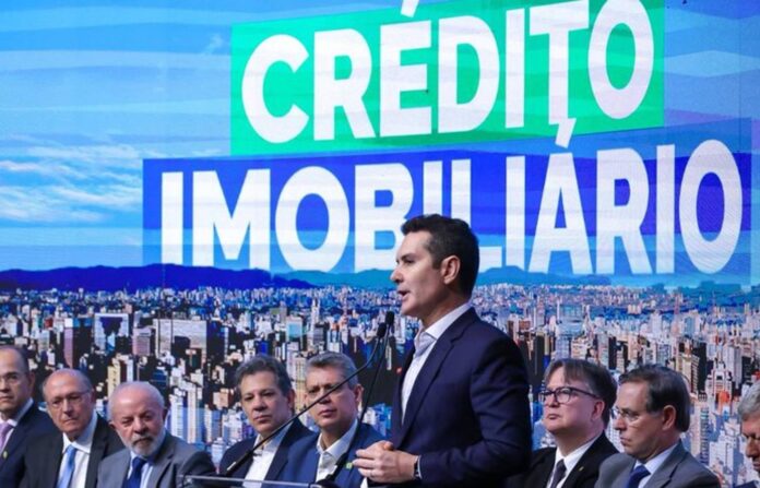 Com foco em famílias que ganham entre R$ 12 mil e R$ 20 mil, medida prevê uso integral dos recursos da poupança em financiamentos habitacionais e eleva o limite de imóveis do SFH para R$ 2,25 milhões até 2027