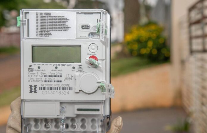 Medidores inteligentes podem elevar conta de luz no início, mas prometem economia futura