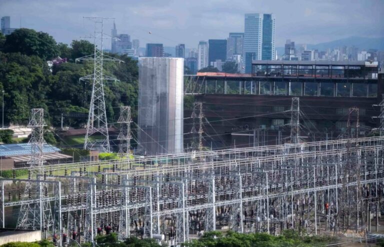 Brasil precisa mais que dobrar investimentos em infraestrutura, aponta CNI